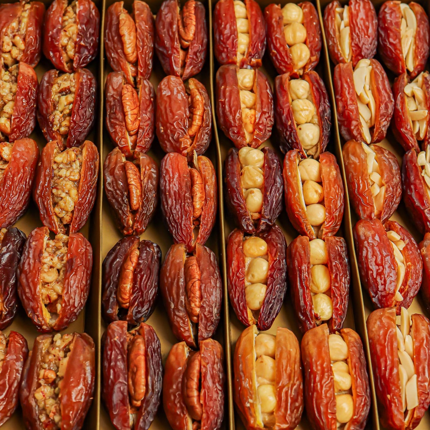 قطاف - تشكيلة التمور الفاخرة محشية بالمكسرات والزبدة | Qetaf - Selection of luxurious dates stuffed with nuts and butter